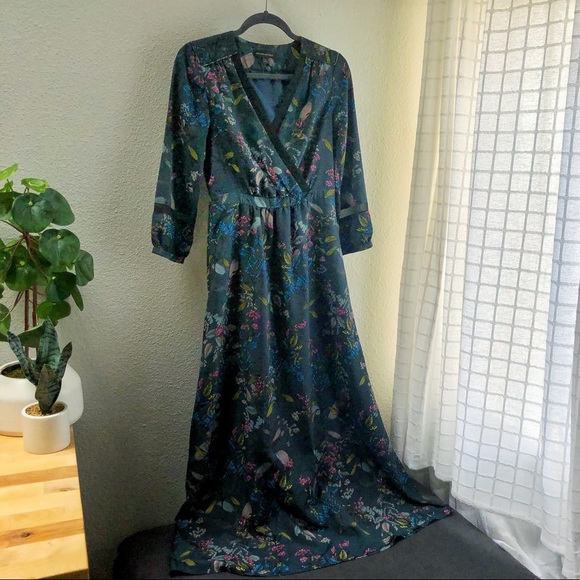 Banana Republic Dresses & Skirts - Banana Republic Floral Maxi dress